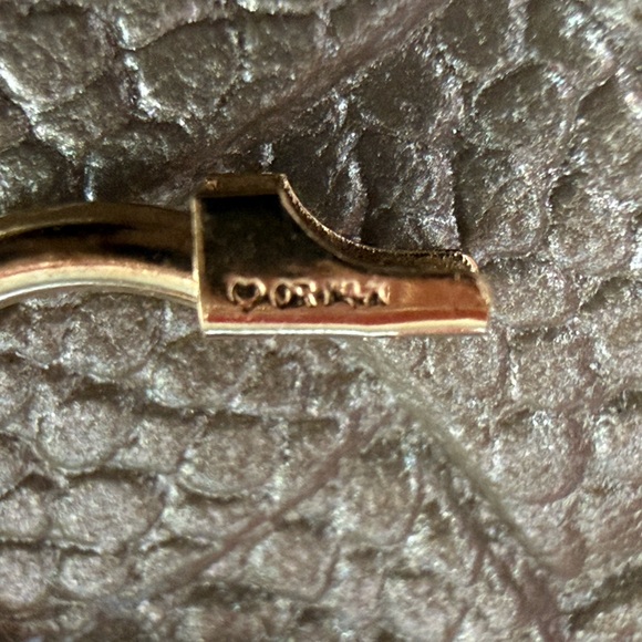 One 14K Gold Huggie Hoop Earring… (1) Size 8mm - Picture 3 of 5